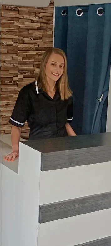 Élodie Lassalle, esthéticienne et prothésiste ongulaire au Salon d'Élodie à Saint-Pol-sur-Mer